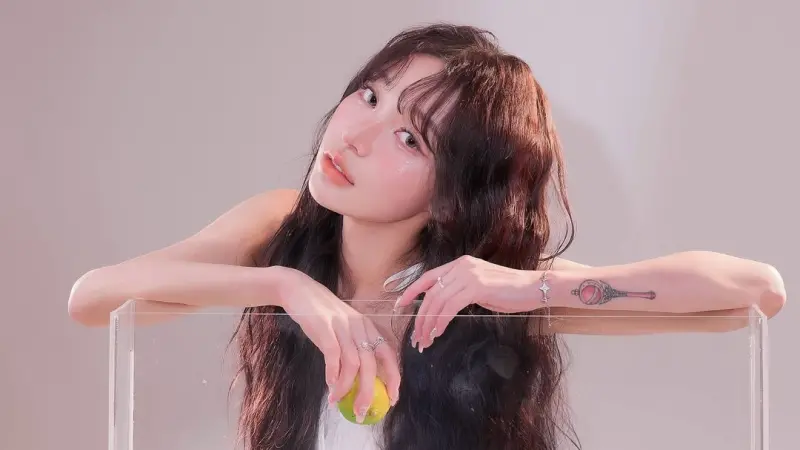 ▲林襄昨（1）日在IG上曬出20張辣照，回應日本漫畫家竜樹諒的大地震、海嘯預言，並反問粉絲：「末日前你想做什麼？」（圖／翻攝自林襄IG）