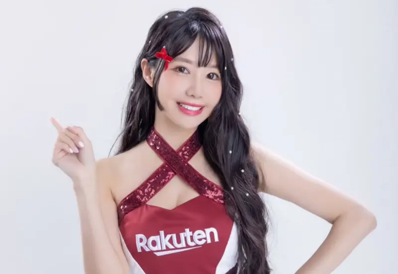 ▲應援團長阿杰在比賽中公開點名知名棒球YouTuber「台南Josh」，並直言對方是「臭俗辣」，對此，樂天啦啦隊成員筠熹緩頰表示，「要克前往啦～不要不克，你來我來護駕」。。（圖／筠熹IG）