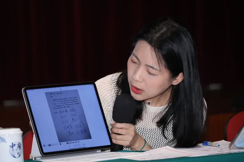 ▲國民黨立委徐巧芯今（2）日指名民進黨立委王定宇也同意減列國防預算。（圖／記者葉政勳攝）