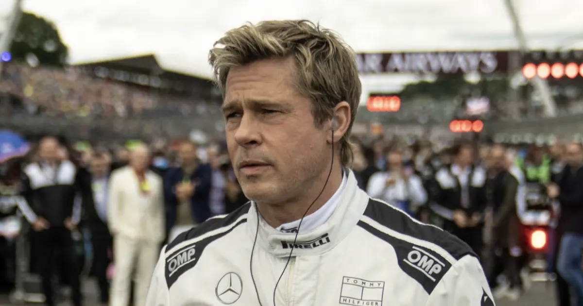 ▲《F1電影》為布萊德彼特再創演藝事業的高峰，全球賣破5億5000萬美元，破他從影以來最佳紀錄。但在大喜之後，他的媽媽84歲去世，讓他陷入失去至親的傷痛中。（圖／華納兄弟提供）