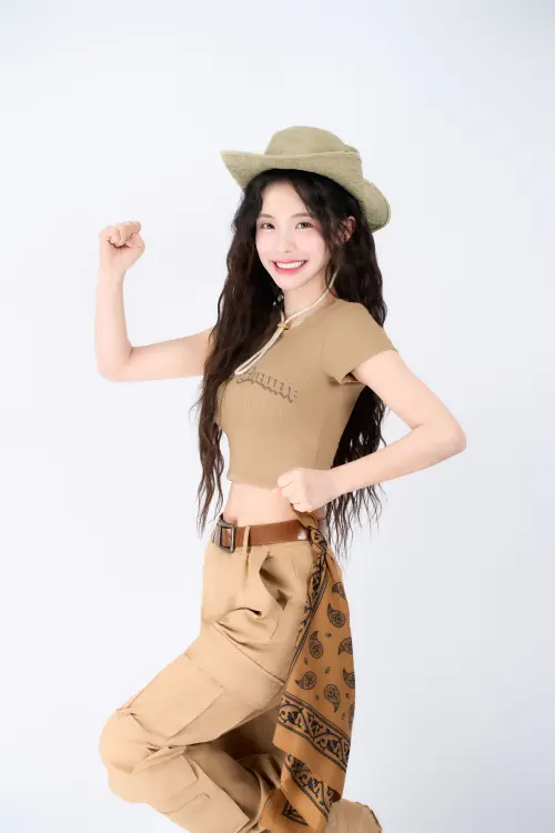 ▲在晴元行旅的形象拍攝現場中,李多慧一口氣換穿五套風格各異的旅遊造型,從法國、埃及到奧捷風情, 展現開朗活潑的個性。(圖/晴元行旅提供) ▲在晴元行旅的形象拍攝現場中,李多慧一口氣換穿五套風格各異的旅遊造型,從法國、埃及到奧捷風情, 展現開朗活潑的個性。(圖/晴元行旅提供)