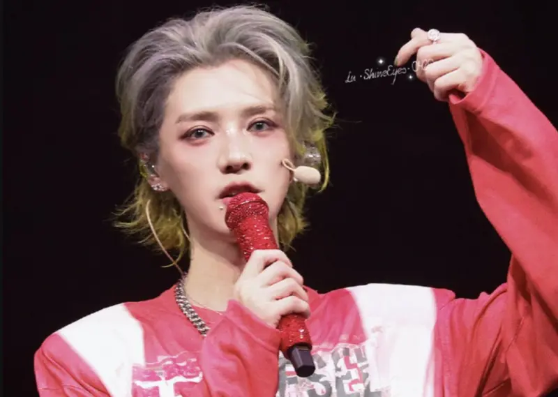 ▲鹿晗（如圖）演唱會暴瘦，被網友猜是分手關曉彤，情傷所致，好友陳赫在直播時透露，鹿晗為了在演唱會有好的狀態，最近積極練跑。（圖／翻攝自微博）