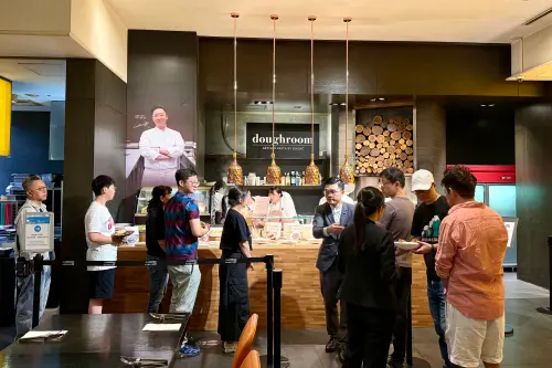 ▲來自韓國首爾、米其林等級的麵點與料理，成為探索廚房人氣排隊區。（圖／記者葉盛耀攝）