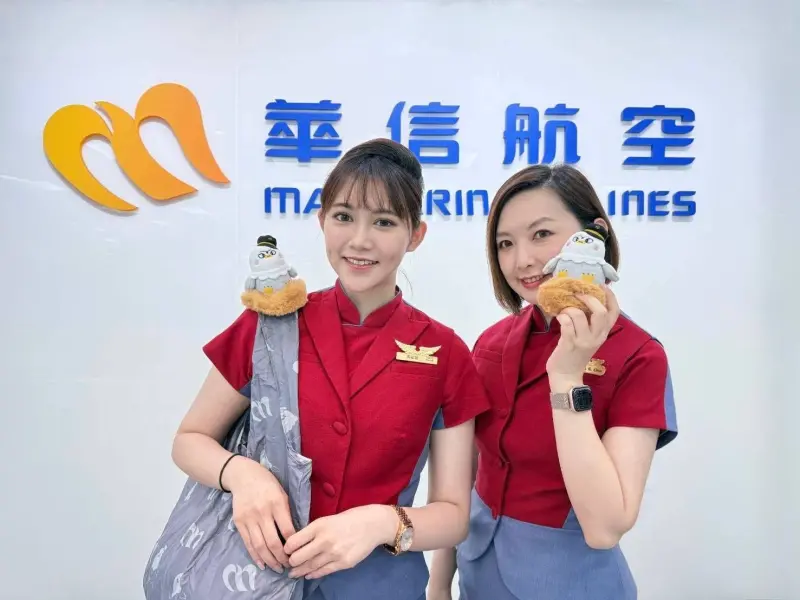 ▲華信航空以品牌吉祥物「海東青」為創意靈感，今（2）日正式推出全新環保系列商品–超萌海東青寶寶吊飾環保袋。（圖／記者許若茵攝）