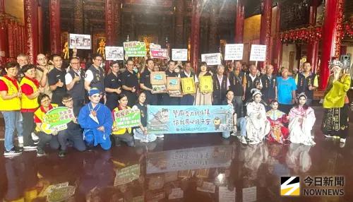 強化全民反詐意識！覆鼎金保安宮捐宣導品給高雄市警三民二分局
