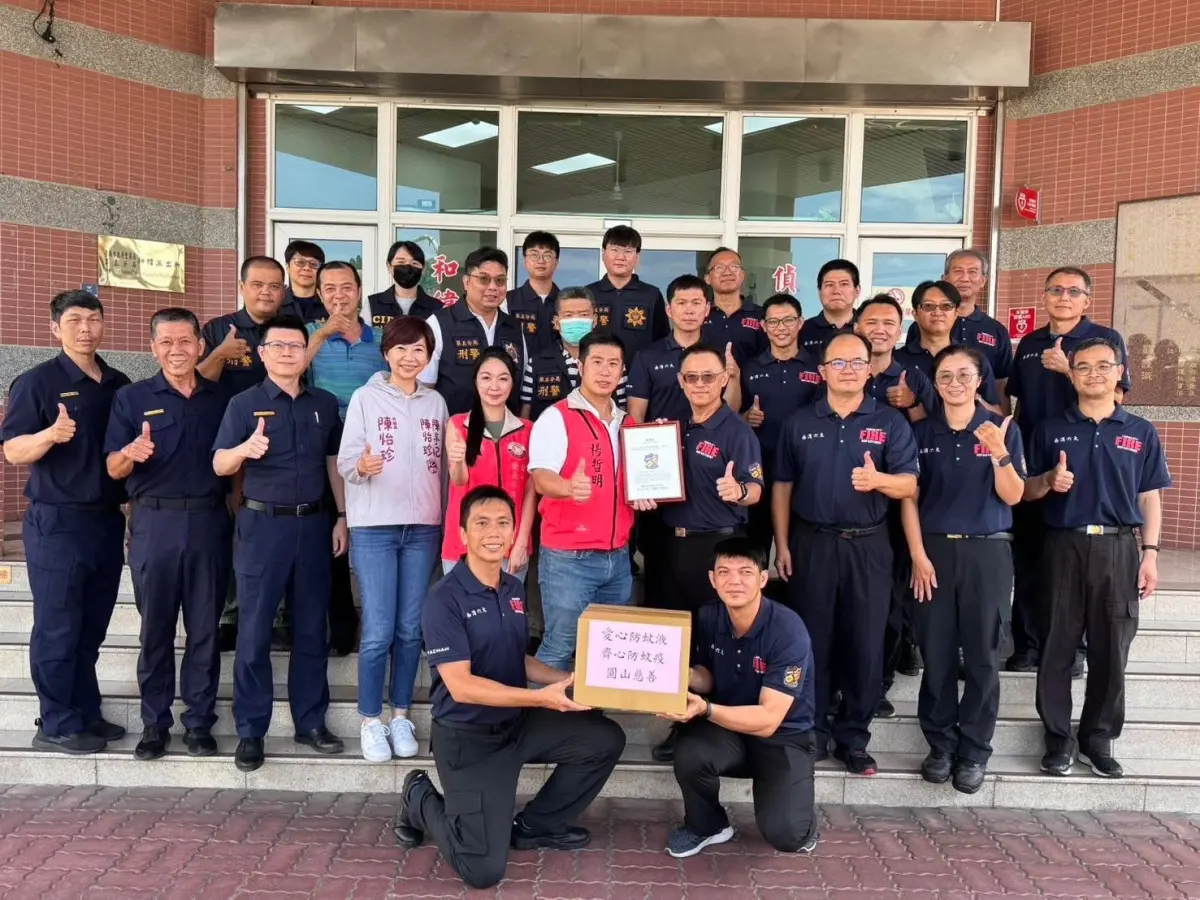 ▲ 圓山慈善事業發展協會理事長楊哲明，聯同台南市各界善心企業捐贈1萬瓶愛心防蚊液，陸續送往台南市警消、海巡等第一線人員期盼做好登革熱防疫工作，聯手抵制登革熱。（圖/圓山慈善事業發展協會提供）