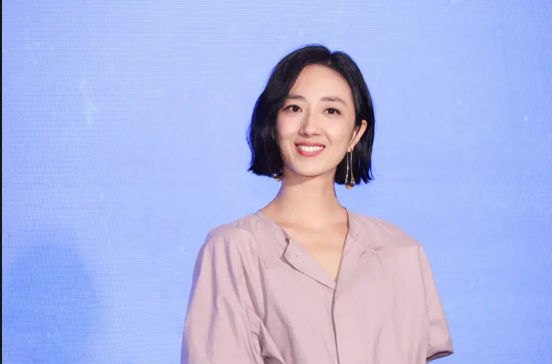 ▲金馬影后桂綸鎂（如圖），向來氣質出眾，文藝形象深入人心，卻被《出去一下》主持人之一黃宣下了「很脱線」的評語，大家都不敢相信她私下原來有這樣的面貌。（圖／記者陳明安攝）