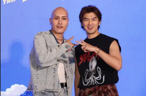 ▲黃宣(左)與陳柏霖(右)一起主持的《出去一下》,將從本月20日起每週日晚間9點在公視首播。(圖/記者陳明安攝) ▲黃宣(左)與陳柏霖(右)一起主持的《出去一下》,將從本月20日起每週日晚間9點在公視首播。(圖/記者陳明安攝)