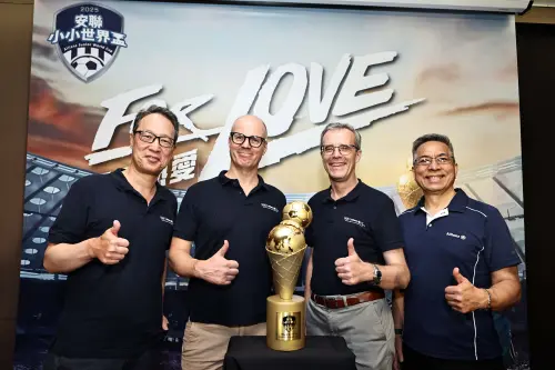 左起行銷長鄭祥琨、總經理羅偉睿、財務長沃格穆、業務長劉育群出席記者會。(圖/安聯人壽提供) ▲左起行銷長鄭祥琨、總經理羅偉睿、財務長沃格穆、業務長劉育群出席記者會。(圖/安聯人壽提供)