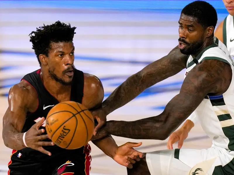 ▲Giannis曾否決公鹿送走Middleton（右）換Butler交易案。（圖／美聯社／達志影像）