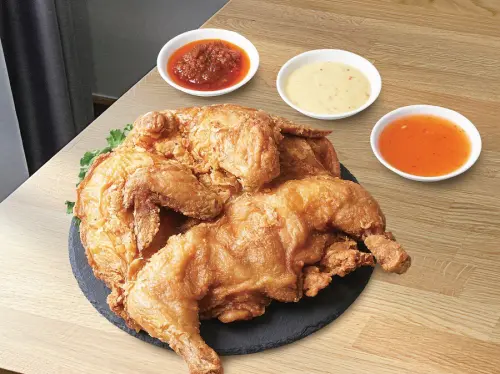 ▲家樂福五告厲害炸全雞餐免400元開吃。（圖／家樂福提供）