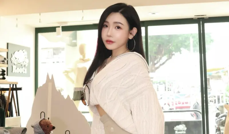 ▲許允樂（如圖）說父逝過世後她心中一直抗拒擁有幸福感，深怕擁有就是失去的開始。某天李玉璽卻說出1句話摸頭安慰她，讓她瞬間釋懷淚崩。（圖／許允樂IG）