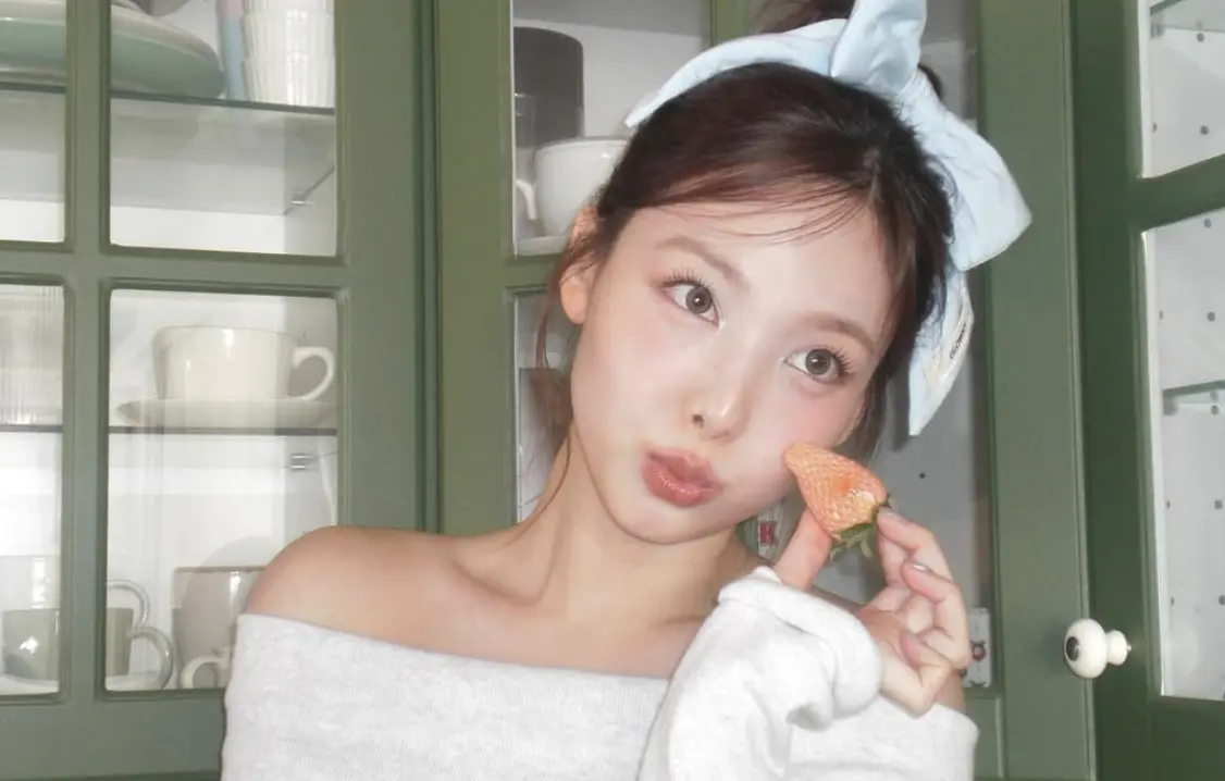 ▲女團TWICE的娜璉在舞台上常跌倒並不是可愛的人設，背後其實藏著一段辛酸淚。娜璉小時候曾出了嚴重的車禍，後遺症導致左腳會經常沒力。（圖／娜璉IG）