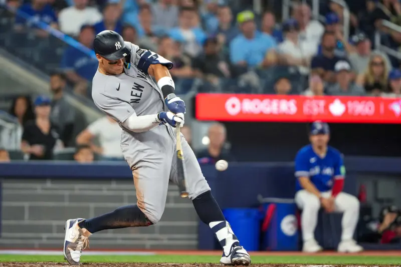 ▲洋基「法官」賈吉火力全開！敲出時速180公里的本季第31轟，小白球飛越左外野二樓，正式超越大谷翔平，躍居全壘打榜第2。（圖／路透／達志影像）