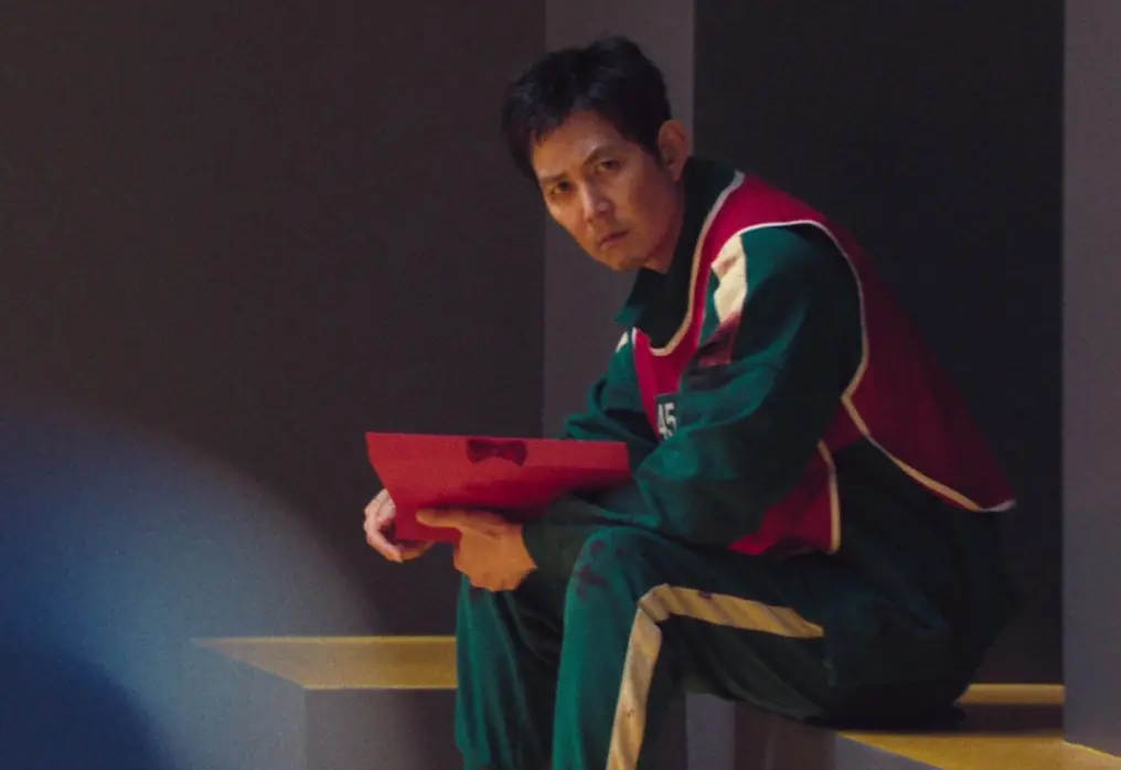 ▲《魷魚遊戲3》日前迎來結局，但卻遭到大量網友的批評，認為許多劇情直接大崩壞，還點出6大點，其中，主角李政宰（如圖）再參賽，卻一事無成，沒有做出一點變化，讓觀眾都很傻眼。（圖／魷魚遊戲IG）