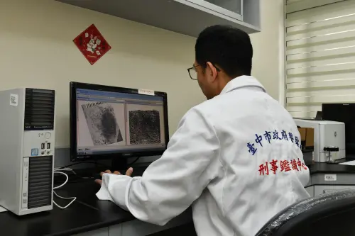 台版CSI! 臺中警局林昱至當選全國刑事鑑識楷模 ▲去年林昱至光是個人比對就成功協助破獲了上百件詐欺案,移送百名嫌犯,被害民眾受騙金額破億元。(圖/記者鄧力軍翻攝)