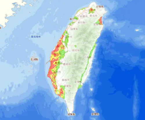 ▲台灣土壤液化高潛勢區（紅色）集中在台中沙鹿、嘉南及高雄海邊。台北與新北及宜蘭海邊也是高危險區。（圖／地礦中心網站）