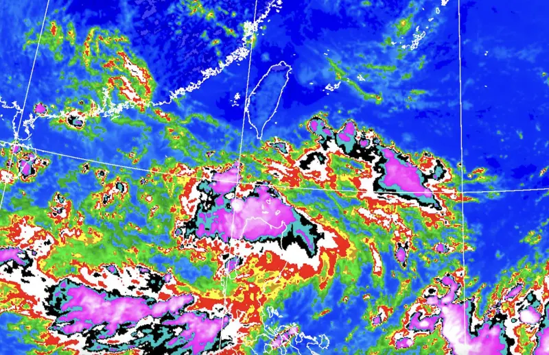 ▲菲律賓東方海面上的熱帶擾動98W正在逐步發展，有可能增強為今年第4號颱風「丹娜絲」。（圖／取自中央氣象署）