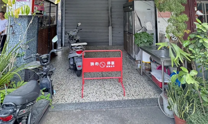 ▲台中一家5口疑因被投資詐騙，在父親經營的軍用品店內輕生。（圖／讀者提供，2025.07.03）