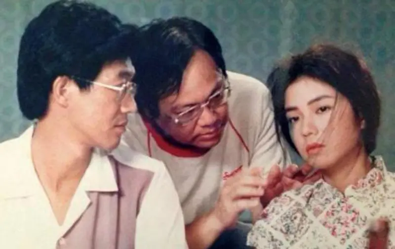 ▲82歲導演葉金勝（中）過世，他過去曾合作鍾楚紅（右）、王祖賢等大咖女星，還入圍過金馬獎，兒子葉天倫今日悲痛證實爸爸死訊。（圖／葉天倫臉書）