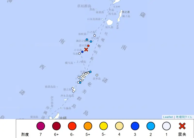 ▲日本九州鹿兒島外海的吐噶喇群島（トカラ列島）近海3日下午發生規模5.5地震，最大震度來到6弱，創下群震發生以來的最大紀錄。（圖／日本氣象廳）