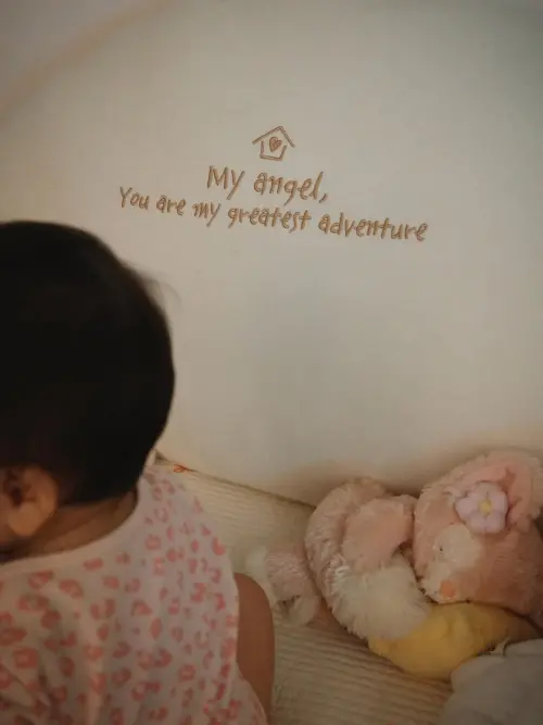 鬼鬼驚喜曬女兒(如圖)背影照!最擔心得RSV 喊話愛女:你是我人生最大冒險。(圖/鬼鬼IG) ▲鬼鬼驚喜曬女兒(如圖)背影照!最擔心得RSV 喊話愛女:你是我人生最大冒險。(圖/鬼鬼IG)