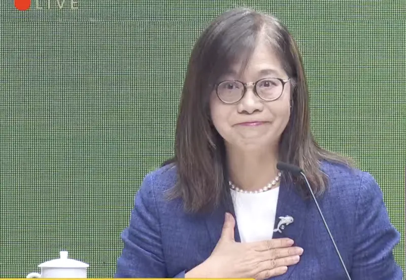 ▲管碧玲懇求國會支持特別預算，讓海巡迎來第二次轉型，過程中一度哽咽無法言語。（圖／翻攝自行政院YT）