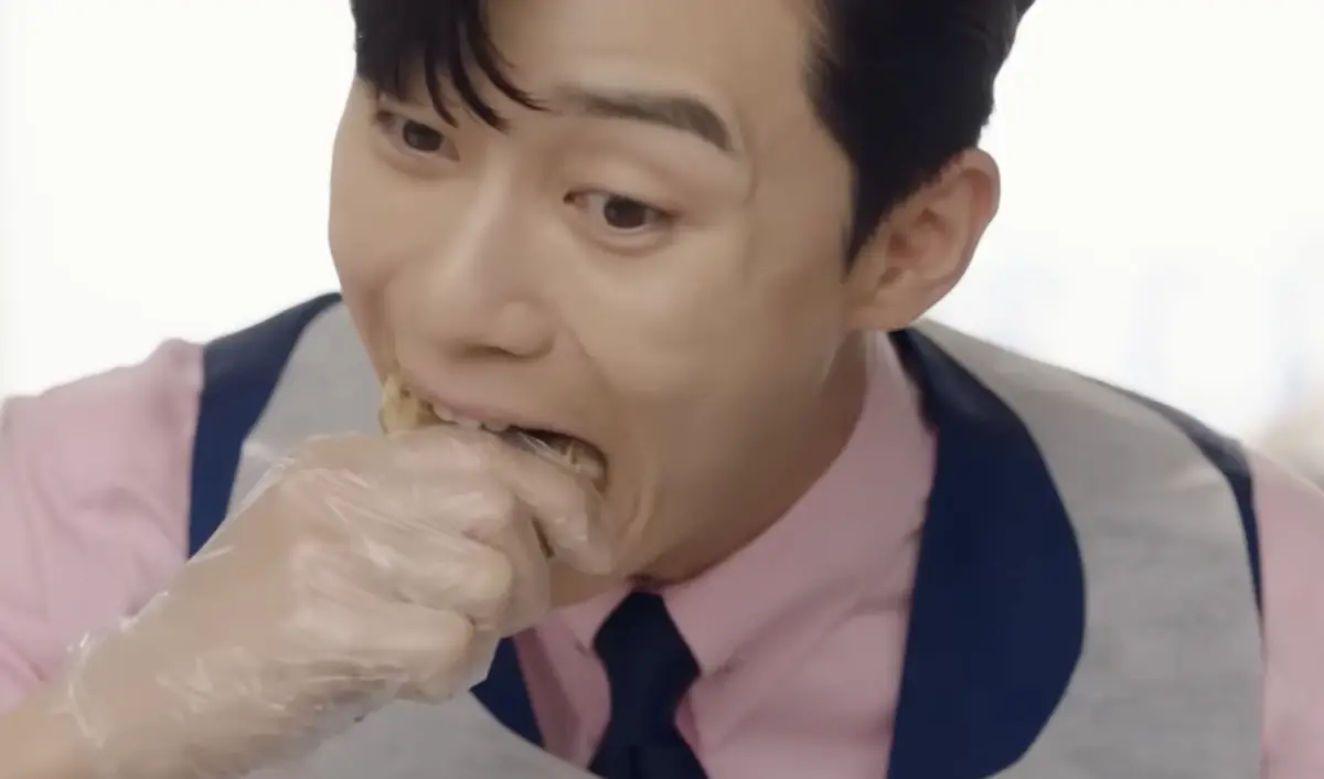 ▲男星朴敘俊在電視劇中吃醬蟹的拍攝店家，在未經經紀公司的許可下，長期以朴敘俊的名義打廣告，對此公司忍無可忍決定向店家求償60億韓元（約台幣1.27億元）。（圖／翻攝自@tvNDENT YouTube）