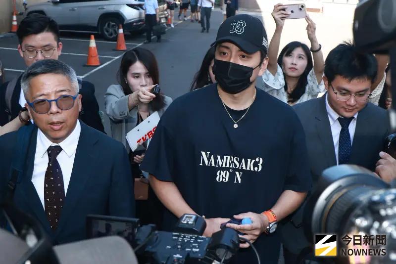 王大陸搭豪車地檢應訊！「超奢行頭」遭起底　沛納海名錶要價26萬