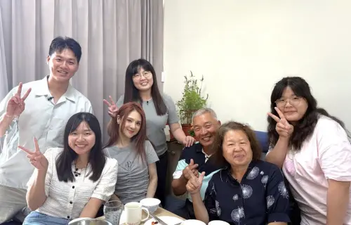 ▲郭靜（左3）擔任《誰來晚餐16》來賓。（圖／公視提供）