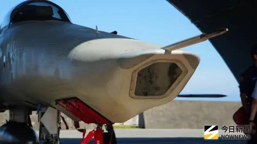 RF-5E偵察機與F-5最大差異是機鼻拆除雷達與1挺機砲,加裝偵照設備。(圖)/記者呂炯昌攝,2025.07.03 ▲RF-5E偵察機與F-5最大差異是機鼻拆除雷達與1挺機砲,加裝偵照設備。(圖)/記者呂炯昌攝,2025.07.03
