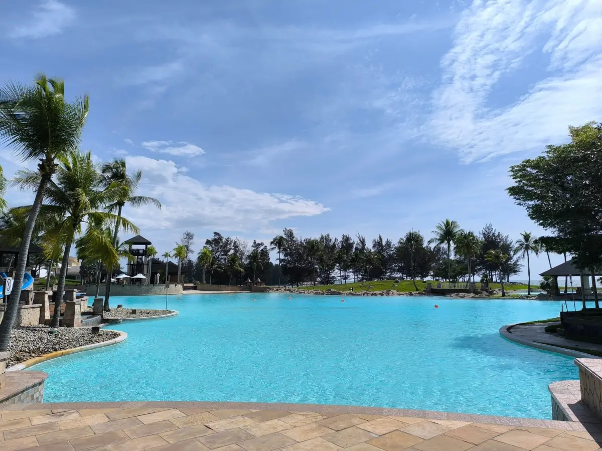 ▲旅遊達人率先跑去汶萊，親身體驗七星級飯店。（圖／翻攝自臉書）