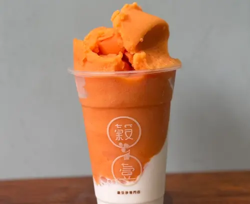 ▲穀壹綠豆沙專門店的木瓜冰沙、木瓜牛奶冰沙近期突然爆紅，許多外地遊客特別前往嘉義購買。（圖／穀壹綠豆沙專門店臉書粉專）