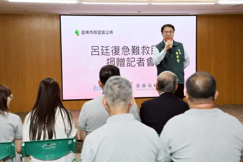 ▲市長黃偉哲感謝呂聯宗家族對鄉里長年無私的付出與深厚情感。(圖/南市府提供) ▲市長黃偉哲感謝呂聯宗家族對鄉里長年無私的付出與深厚情感。(圖/南市府提供)