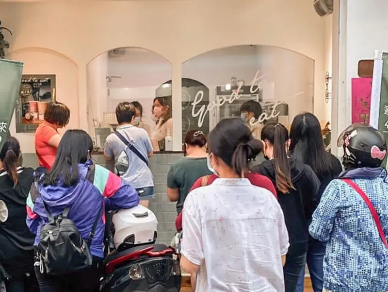 嘉義「1神飲」暑假排爆了！在地人也瘋它：CP值高、用料水準太猛