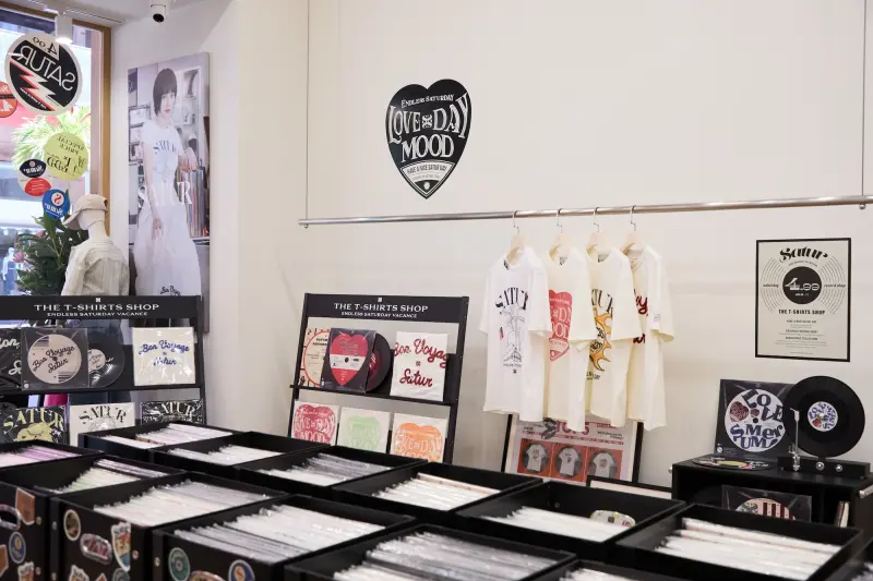 ▲韓劇《魷魚遊戲3》Netflix熱播掀話題，劇中飾演脫北者「姜霞」的朴圭瑛受大家注目。她代言的潮流服飾「SATUR」在台灣也人氣爆紅，創下近萬人朝聖紀錄。7月暑假再開幕信義威秀店優惠一覽。（圖／SATUR提供）