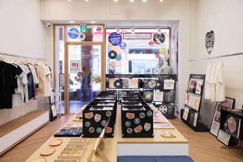 ▲「SATUR」信義威秀店限定開逛黑膠唱片概念店。（圖／SATUR提供）