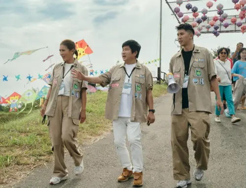 ▲胡瓜(中)、小禎(左)與胡釋安在《胡來旅行社》也創造了屬於親子3人間的美好回憶。(圖/客家電視提供) ▲胡瓜(中)、小禎(左)與胡釋安在《胡來旅行社》也創造了屬於親子3人間的美好回憶。(圖/客家電視提供)