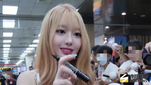 直擊／權喜原低調來台擠爆松山機場！金髮模樣首曝光　現場全暴動
