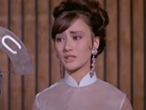 ▲胡燕妮在《何日君再來》歌女造型迷倒觀眾，迅速在香港影壇走紅。（圖／摘自YouTube）