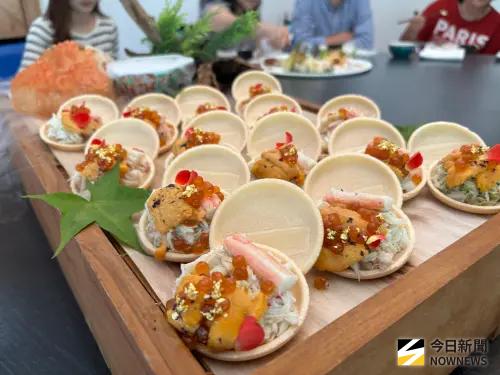 ▲一道「北海道松葉蟹最中」，由師傅手工撥取蟹肉，客人免動手，再疊上鮮甜海膽，一口咬下海味滿點。（圖／記者金武鳳攝，2025.7.3)