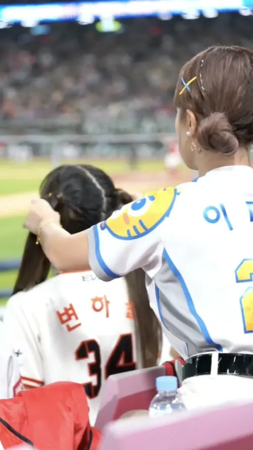 ▲李多慧（右）與邊荷律（左）同隊時的珍貴畫面流出，讓不少台灣球迷都敲碗2人能在明星賽同台演出。（圖／翻攝自IG）