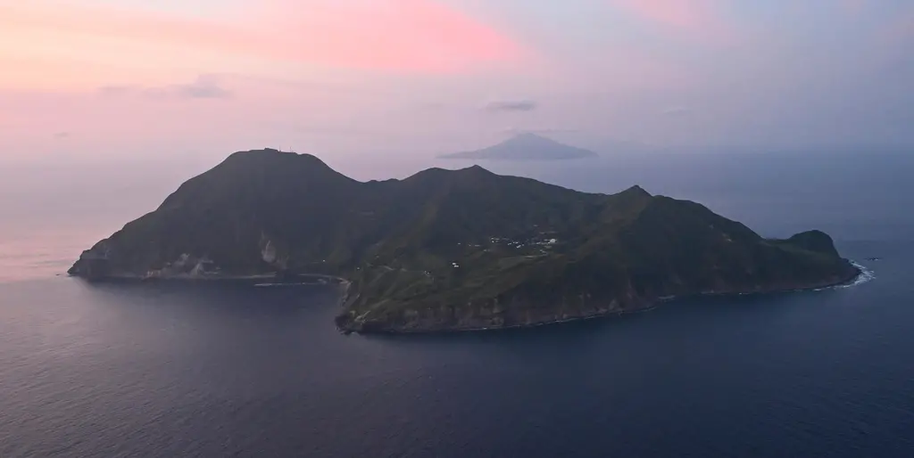 ▲日本九州鹿兒島外海的吐噶喇群島（トカラ列島）近海3日下午發生規模5.5地震，最大震度來到6弱，創下群震發生以來的最大紀錄。（圖／美聯社／達志影像）