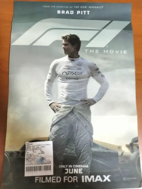 ▲布萊德彼特「肌肉觸感海報」印製出包！觀眾竟捨不得換（圖／翻攝自威秀影城粉絲團臉書）