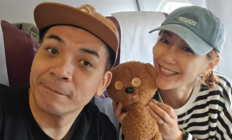 ▲7月5日日本大地震預言倒數，男星史丹利（左）不信邪，近日和老婆Gigi（右）照樣飛日本旅遊，但在機上他發現人潮確實少了許多，感嘆地震預言的影響真大。（圖／史丹利臉書）