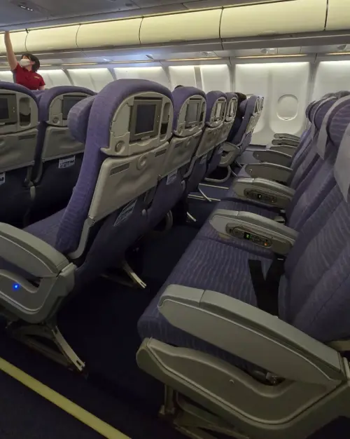 ▲7/5大地震預言倒數！男星不信邪「照飛日本」　上機見1幕傻眼了（圖／史丹利臉書）