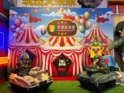 異想新樂園職人體驗營登場 歡迎孩子變身小小英雄 ▲特戰部隊日展示各式軍用裝備與任務工具,搭配互動體驗,讓孩子近距離感受軍人訓練的專業與震撼。(圖/業者提供)、