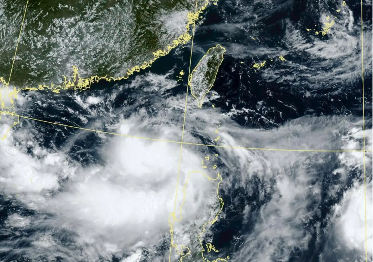 ▲今年第4號颱風丹娜絲有機會在本週末生成，影響台灣天氣，但根據世界各國氣象單位路預估，未來丹娜絲颱風徑至少有3套劇本走向。（圖／中央氣象署）