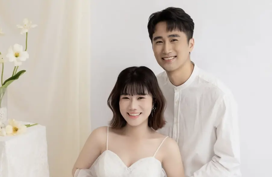 ▲知名YouTuber荒姨（如圖）今年5月19日與山姆老思登記結婚，昨（12）日迎來寶貝兒子「嘟嘟」，荒姨經歷21小時才順利產子，過程中打了無痛分娩沒用，令她崩潰痛哭：「從頭痛到尾，我一直在想我為什麼要生小孩。」（圖／翻攝自荒姨IG＠hhhuangyiii）