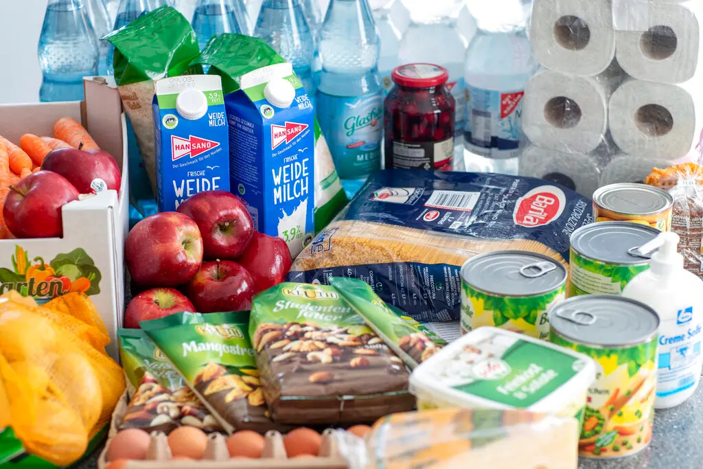 ▲因應颱風、地震、暴雨等災害，日本政府提供食物儲備教學。示意圖。（圖／美聯社／達志影像）